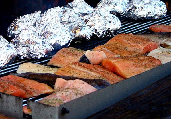 L’été, c’est l’heure du barbecue – griller du poisson comme alternative saine aux saucisses, steak & Co.